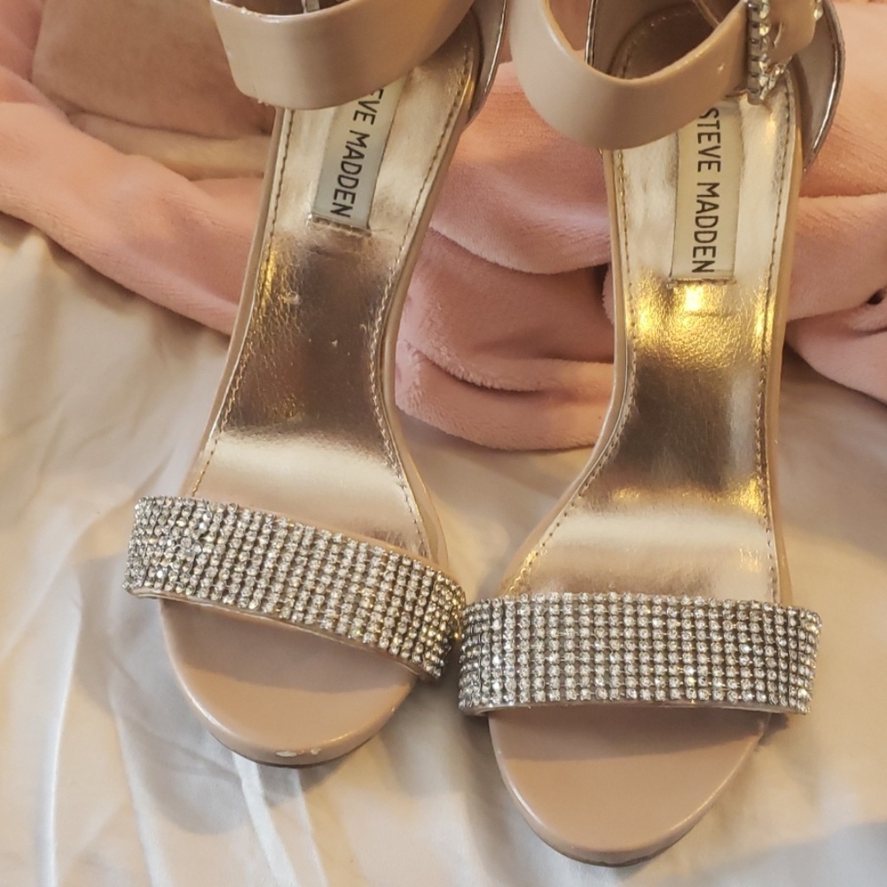 Shoes - Picture 3 of 4